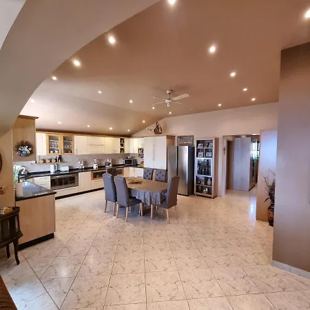 Isabella Apartment Kali